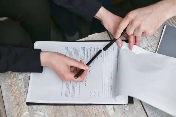 Évaluation précise et fiable de la valeur d’un bien immobilier : critères essentiels à considérer