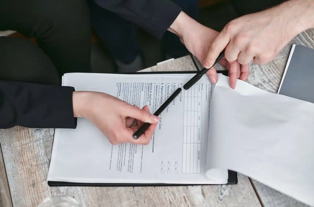 Évaluation précise et fiable de la valeur d’un bien immobilier : critères essentiels à considérer