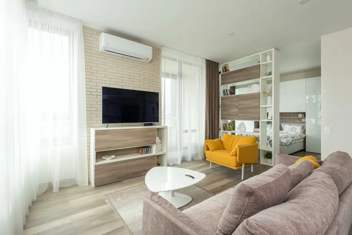 Optimisez l’espace dans votre petit appartement en location grâce à ces astuces pratiques