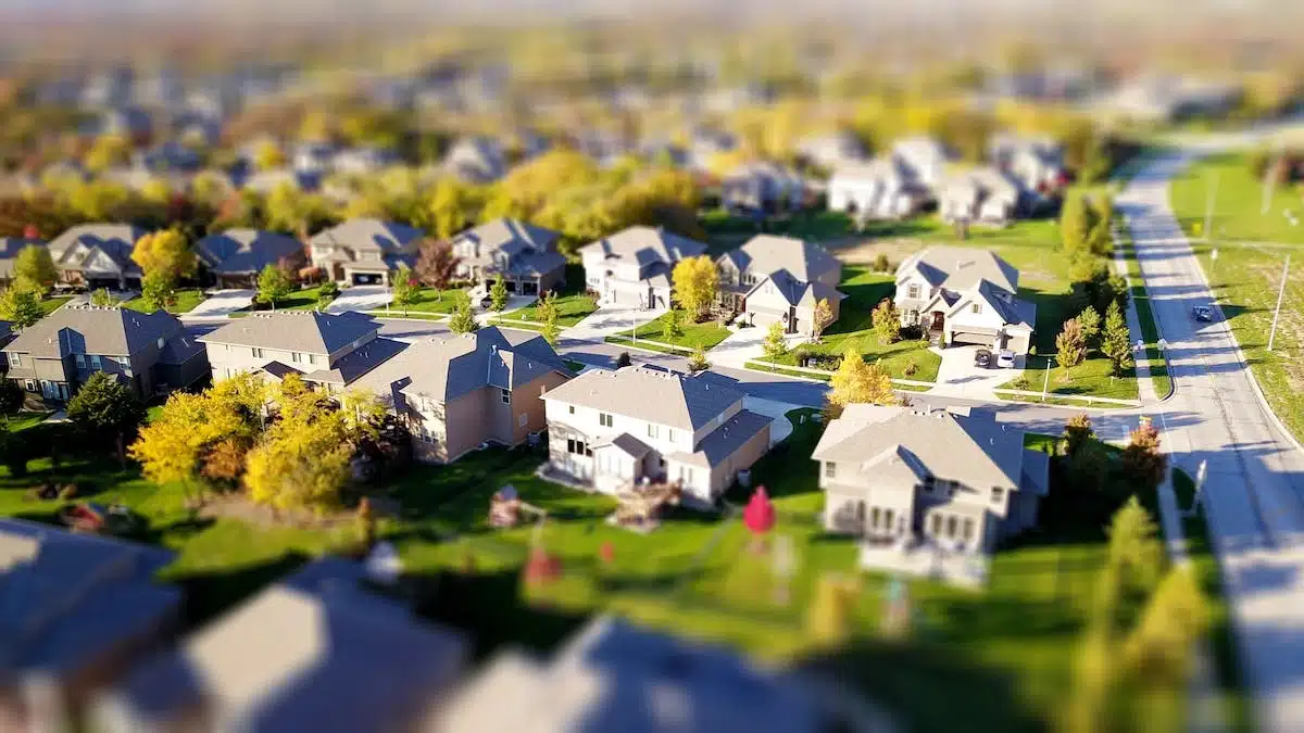 Les ressources indispensables pour se former et réussir comme promoteur immobilier autodidacte