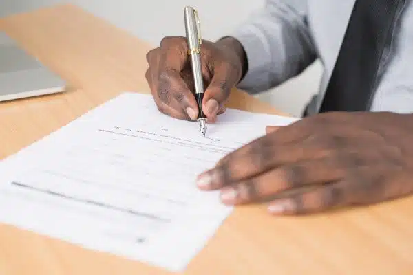 Les étapes essentielles des formalités administratives lors d’un déménagement