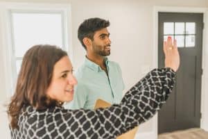 Les clés d’un choix judicieux de votre courtier immobilier pour trouver votre location idéale